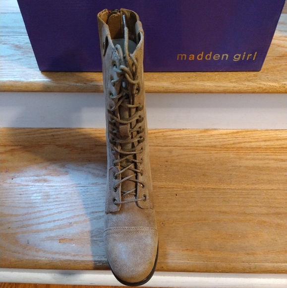 NWT. Madden Girl Lace Up Boots. Size 6. Cognac - Picture 5 of 5